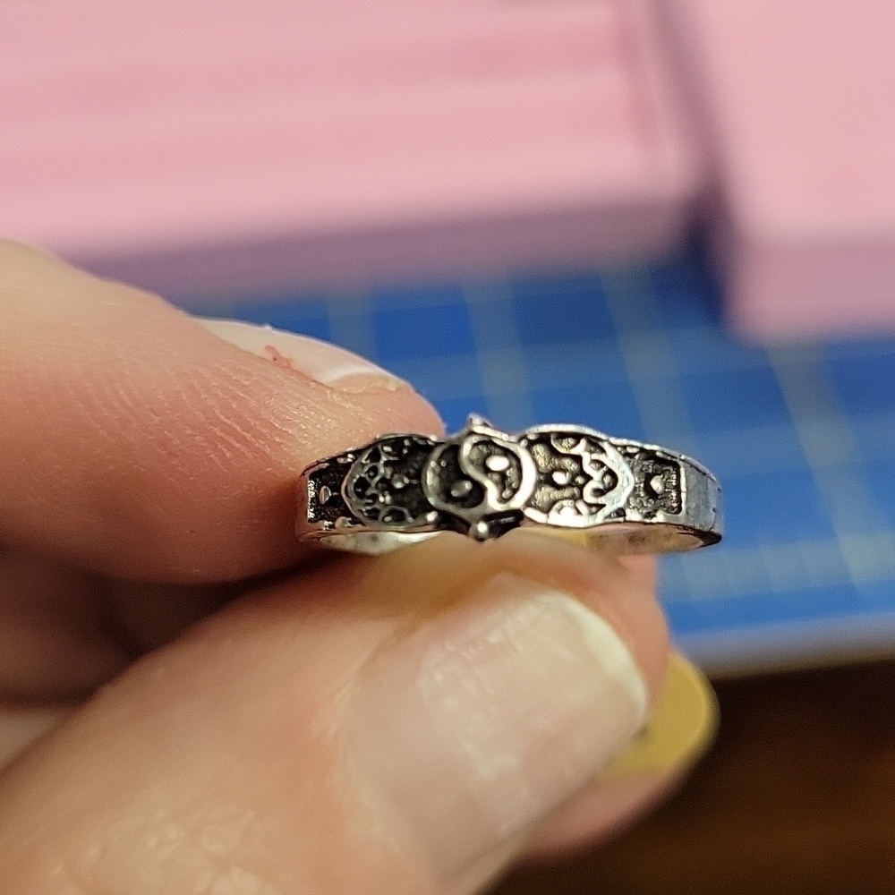 Design Silver Tone Ring Size 7